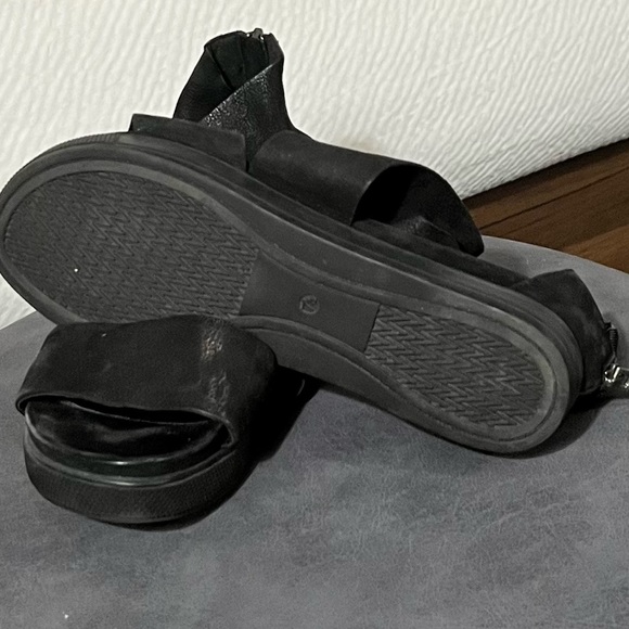 Eileen fisher, suede sandals,size 7 1/2 black, nice! SALE!! EUC - Picture 5 of 7